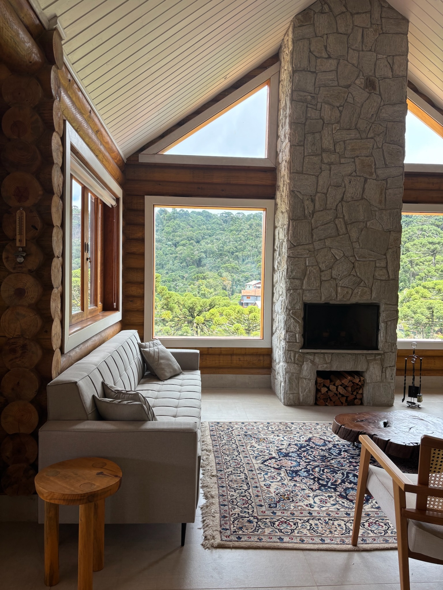 Interior de uma Log Home Casabella
